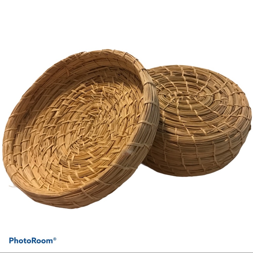 Native American Wicker Basket w/Lid / 4 1/2W x 2H